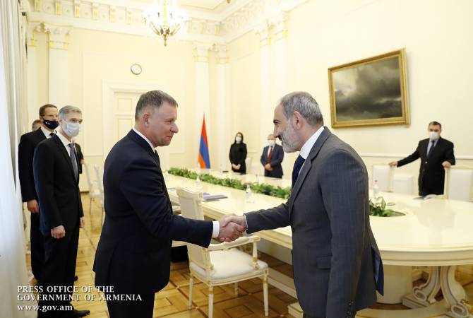 Nikol Pachinian a reçu à Erévan le ministre russe des Situations d&rsquo;urgence Yevgeny Zinichev