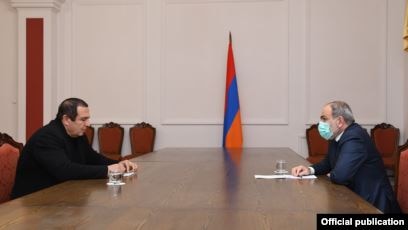 Après une rencontre avec Pachinian, deux dirigeants d&rsquo;opposition redemandent sa démission