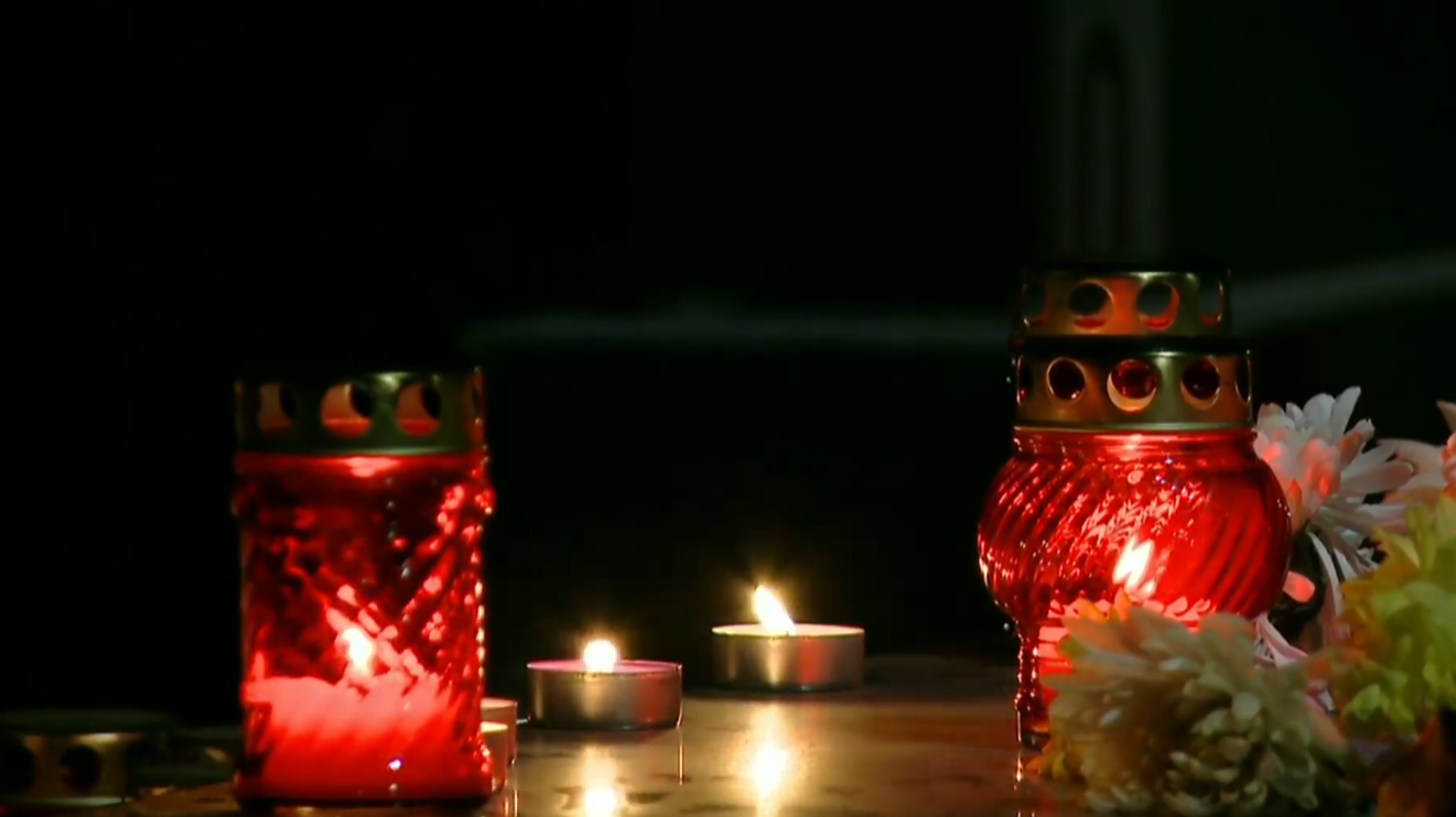 VIDEO-Concert de la mémoire et du respect des soldats Arméniens disparus à quelques heures du Nouvel An au cimetière des héros de Yerablour à Erévan