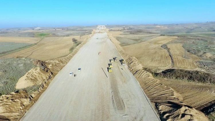 Premières photographies de la construction par les azéris d’une route vers Shushi