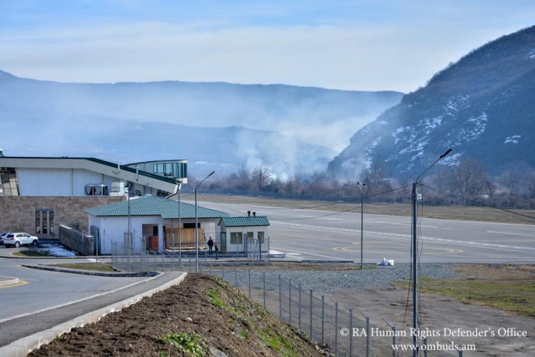 Arman Tatoyan : Des cartes en ligne montrent des parties de l&rsquo;aéroport de Kapan, où sont stationnées les forces azerbaïdjanaises, en tant que territoire arménien