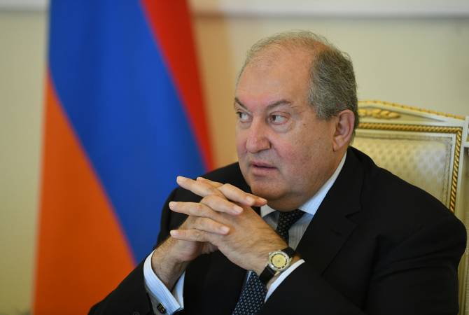 Le Président arménien Armen Sarkissian atteint du Covid-19 début janvier vient d’être hospitalisé pour une double pneumonie