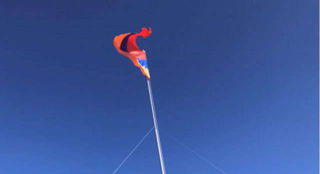 Un drapeau arménien de 40 m² et 30 mètres de haut inauguré près de Kapan au sud de l’Arménie