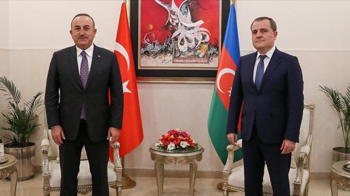 Entretien du ministre turc Cavusoglu avec son homologue azerbaïdjanais Bayramov