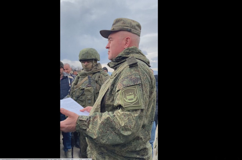 Les habitants du village arménien de Drmbon près de Martakert (Artsakh) demandent aux forces russes l’ouverture de la route vers Vardenis (Arménie)