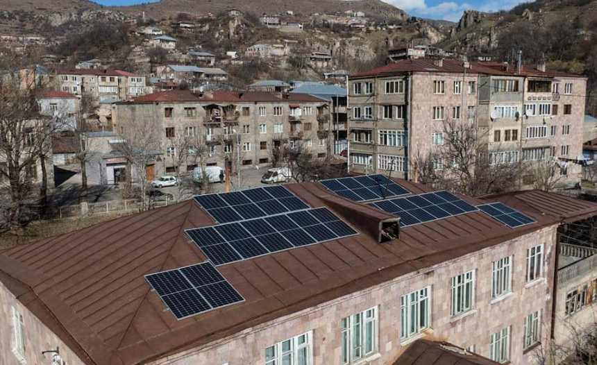Des stations photovoltaïques sont en cours d’installation à Goris