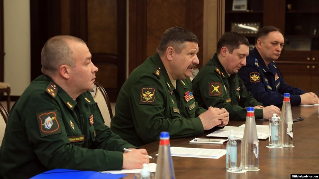 Un général russe en déplacement en Arménie