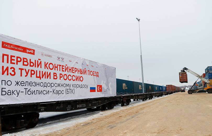 Le premier convoi ferroviaire entre Ankara et Moscou par la ligne Bakou-Tbilissi-Kars est arrivé en Russie avec 4 000 appareils ménagers turcs de marque « Beko »