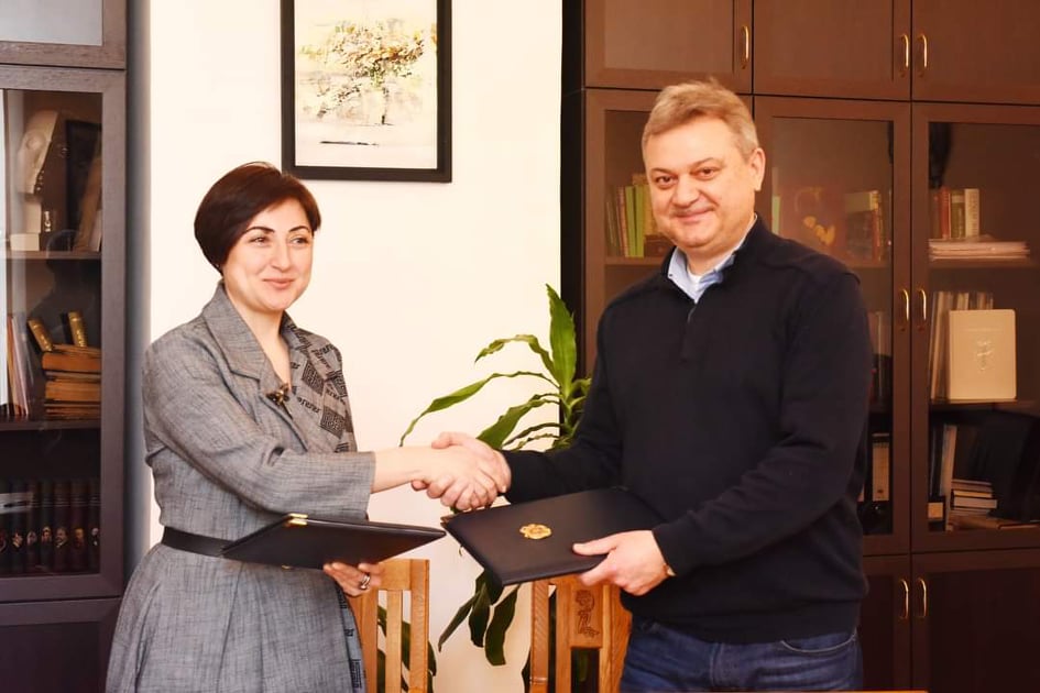 Les versions numérisées du quotidien arménien « Azdak » (Aztag) paraissant au Liban offertes à la Bibliothèque nationale d&rsquo;Arménie