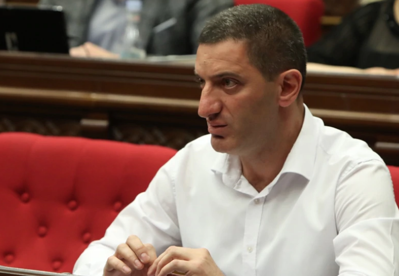 Gevorg Petrossian quitte le BHK, qu’il accuse de ne pas avoir été assez ferme dans ses critiques contre le gouvernement