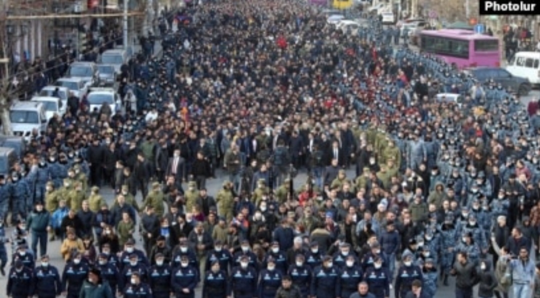 Des milliers de manifestants d&rsquo;opposition de nouveau dans la rue en Arménie