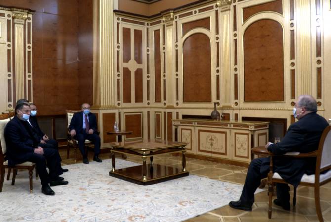 Le président arménien Armen Sarkissian vient de rencontrer Vazgen Manoukyan, Arthur Vanetsyan, Vahram Baghdasaryan et Ardzvik Minasyan