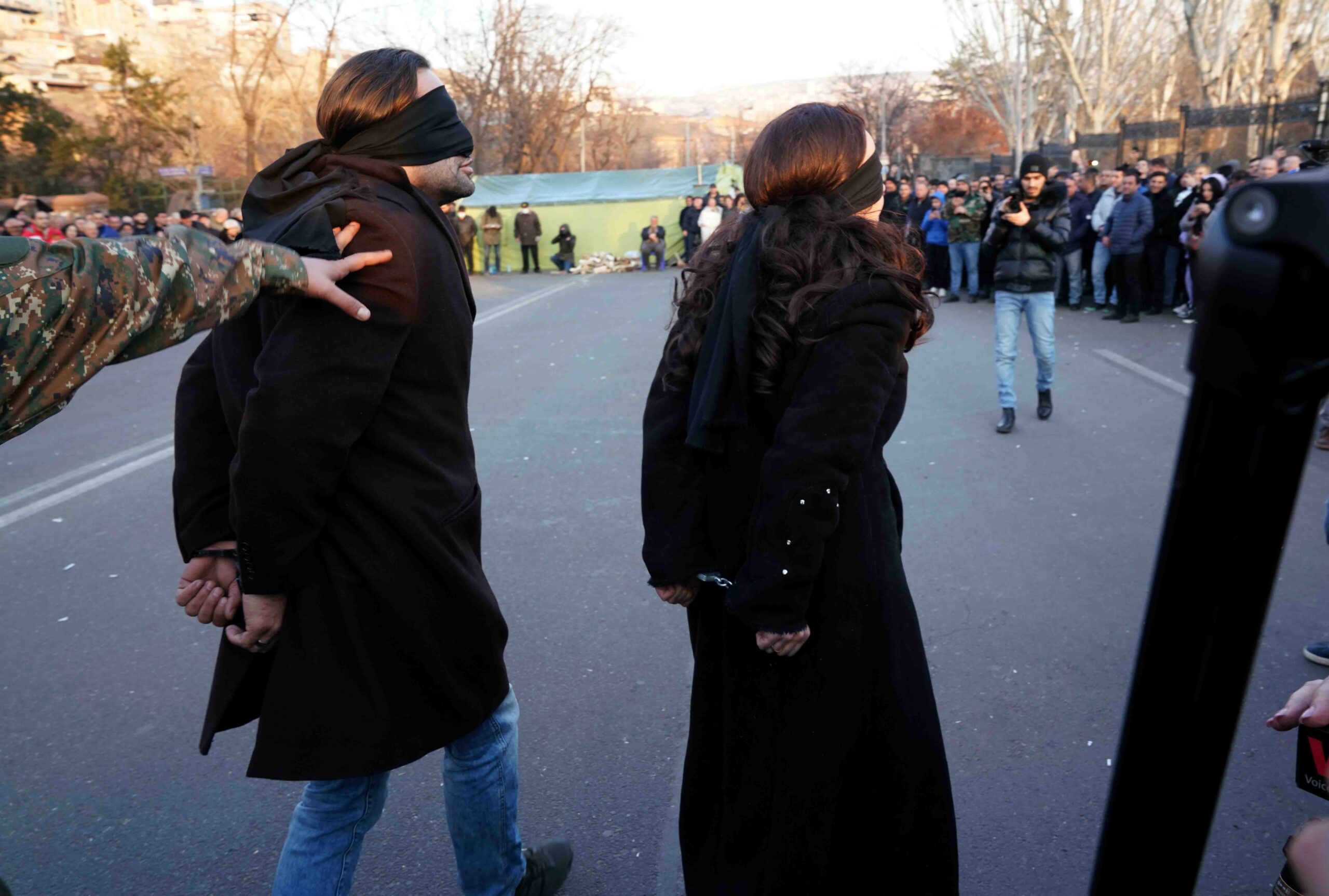 Un spectacle met en scène l&rsquo;exécution de Nikol Pachinian et de son épouse