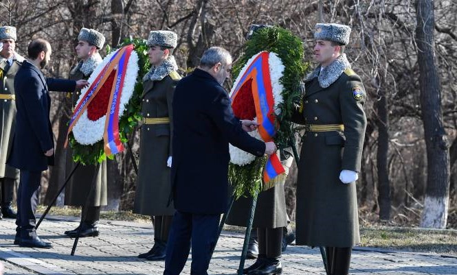 Le Premier ministre arménien a rendu hommage à la mémoire des victimes arméniennes des pogroms de Soumgaït (Azerbaïdjan) en février 1988
