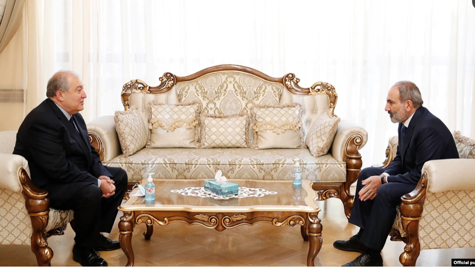 Le président Armen Sarkissian persiste et ne signe pas un décret qui accroit les tensions entre le pouvoir et l’armée