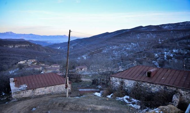 Les forces armées d’Azerbaïdjan continuent de tirer près des villages arméniens de la région de Syunik au sud de l’Arménie affirme le Défenseur des droits humains