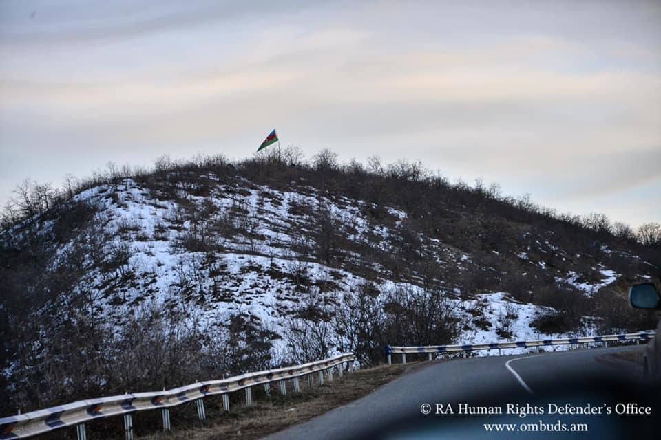 Selon Arman Tatoyan, il ne devrait y avoir aucun drapeau ni panneau azéri sur les routes de la région de Syunik