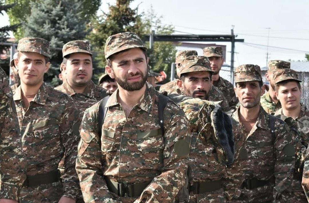 Ne politisez pas l’armée du peuple !