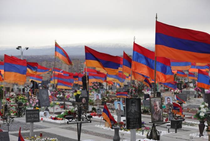 Des membres du « Mouvement de sauvegarde de la Patrie » se sont rendus au cimetière militaire de Yerablour à Erévan
