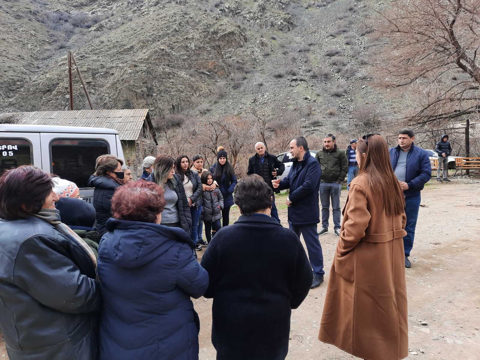 Le village frontalier de Nrnadzor près de Meghri dans la région de Syunik n’est pas en sécurité et les terres de pâturage sont menacées par l’ennemi azéri