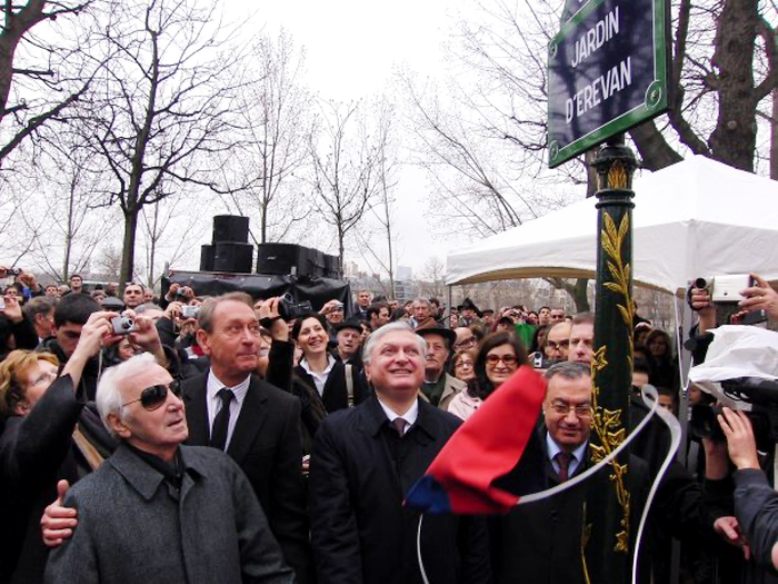 Il y a 12 ans Charles Aznavour inaugurait le Jardin d&rsquo;Erevan