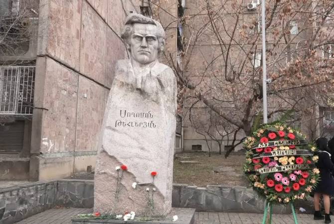 Les membres de la FRA Tachnagtsoutioun ont déposé des fleurs devant le mémorial du justicier Soghomon Tehlirian à Erévan