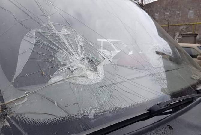 Un véhicule immatriculé en Arménie transportant des victimes de la guerre en Artsakh a fait l’objet de jets de pierre par les Azéris hier soir près de Goris