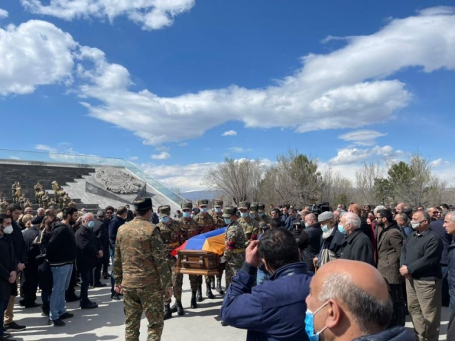Garo Kebabdjian le célèbre Master Garo repose désormais au cimetière militaire de Yérablour à Erévan