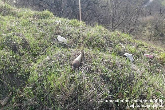 Des obus antichars et des lance-grenades trouvés près de la route Kapan-Goris dans la région du Syunik