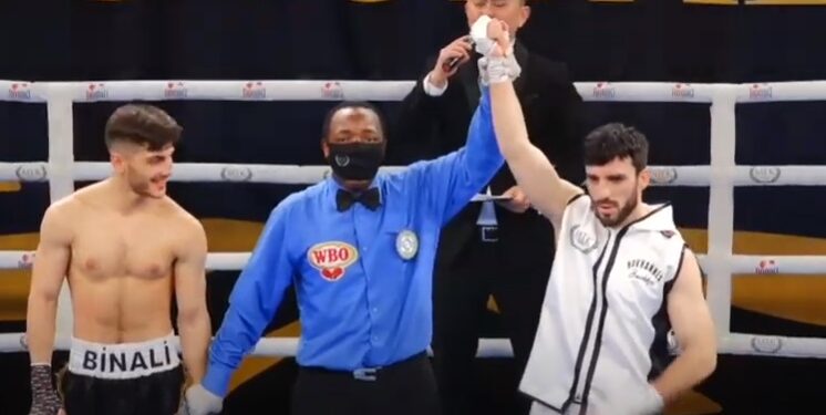 Le boxeur Hovhannès Bachkov (Arménie) s’impose dès le 1er round par K.O. face au Turc Binali Chakhmouradov qui évoluait sous les couleurs de l’Ukraine