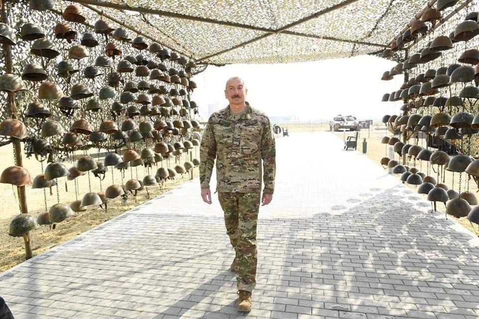 L&rsquo;abject Parc de Bakou exposant des trophées arméniens