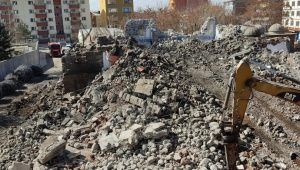 Les Turcs ont détruit une mosquée à Agri réalisé avec les pierres d’un monastère arménien pour reconstruire une mosquée au style ottoman