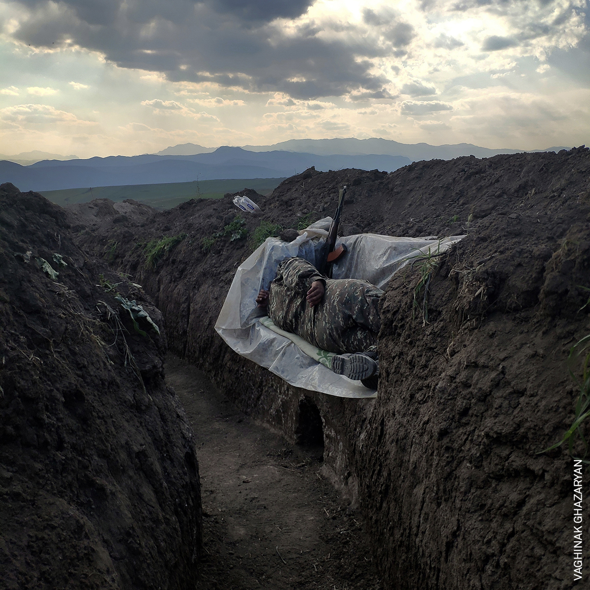 World Press Photo : Vaghinak Ghazaryan primé pour sa photo d&rsquo;un Soldat au repos