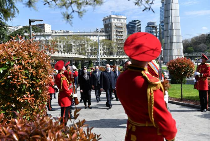 Le Président arménien Armen Sarkissian a visité la place des Héros à Tbilissi (Géorgie)