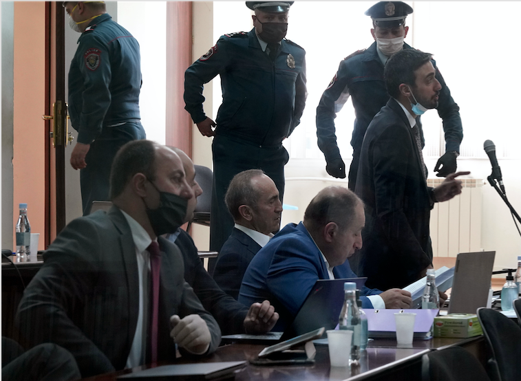 Le parquet arménien relance la procédure contre Kotcharian