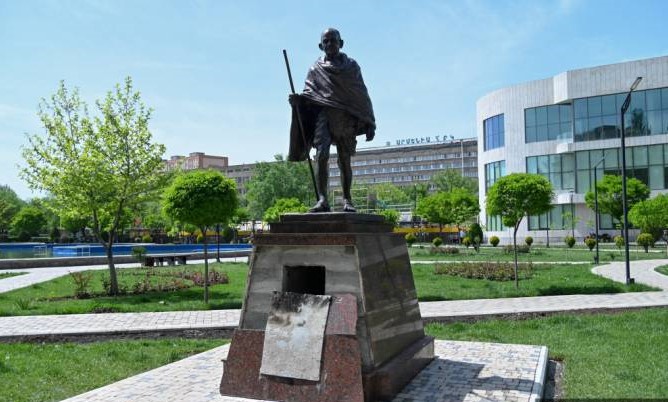 L&rsquo;homme qui avait profané à Erévan la statue du Mahatma Gandhi a été arrêté
