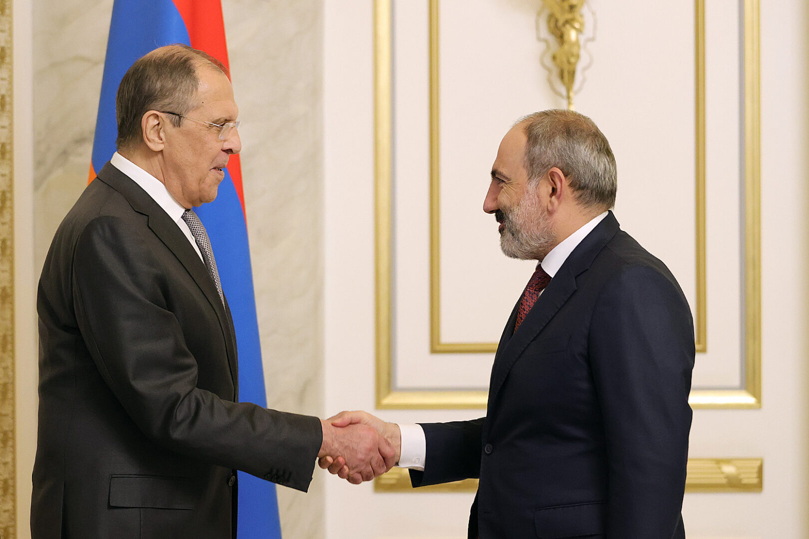 Nikol Pachinian à Sergueï Lavrov affirme qu’il est nécessaire de rétablir le processus de paix pour parvenir à un règlement définitif du conflit du Haut-Karabagh