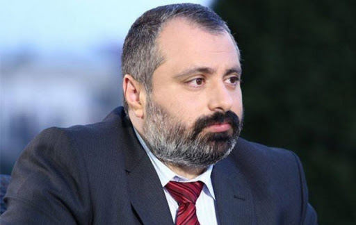 Les Azéris utilisent des pierres tombales arméniennes pour construire des routes selon Davit Babayan