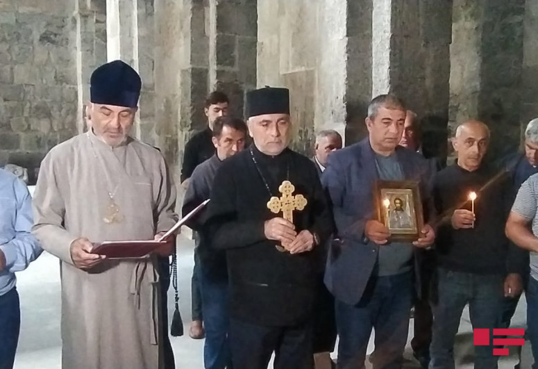 Voleurs du patrimoine arménien en Artsakh, la communauté des Oudis a fêté Pâques à l’église de Dzidernavank
