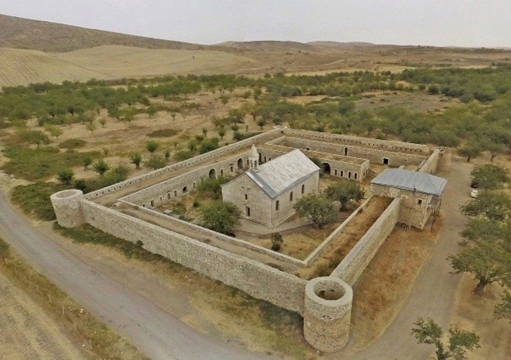 80 fidèles Arméniens protégés par les forces russes se sont rendus dimanche au monastère d’Amaras (Artsakh)