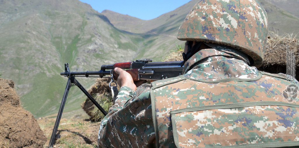 Difficiles négociations entre responsables militaires russes, arméniens et azéris pour tenter de dissiper les tensions à la frontière arméno-azérie