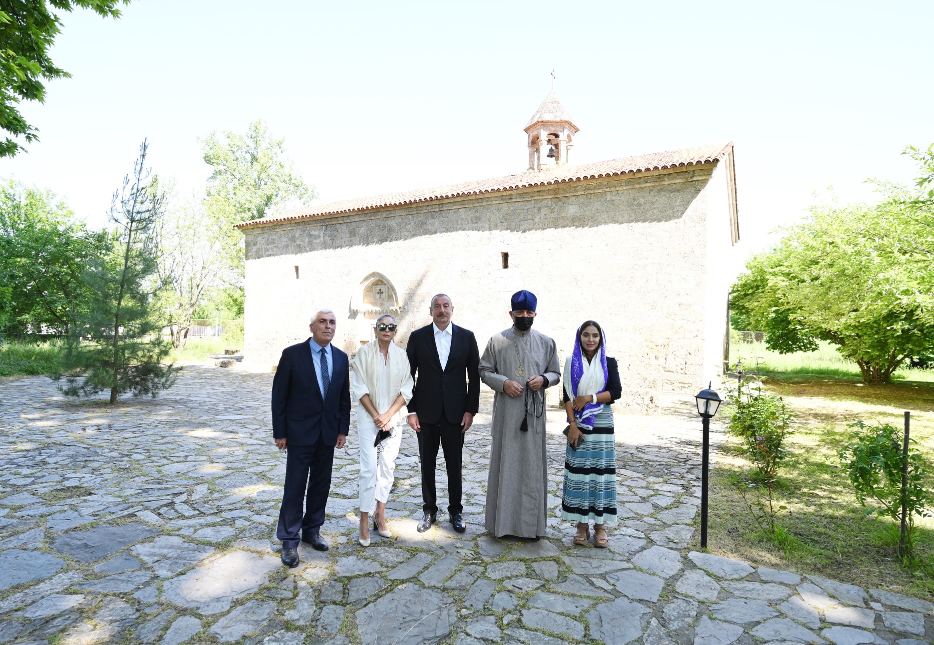 Les Aliev piliers de sacristies ?