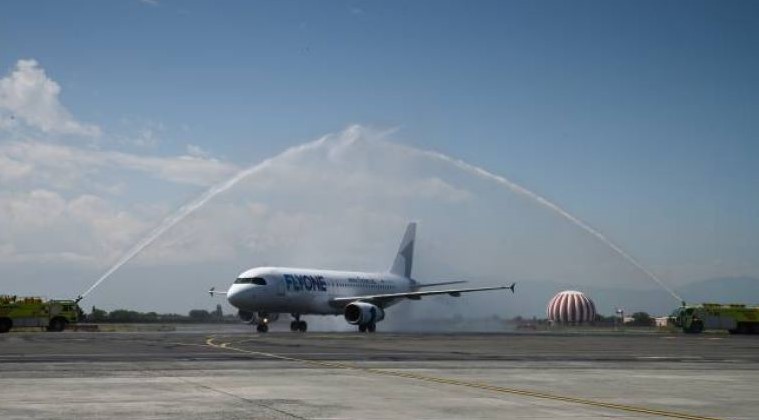 Un appareil A320 de la nouvelle compagnie aérienne nationale d’Arménie, FlyOne Armenia est arrivé à Erévan