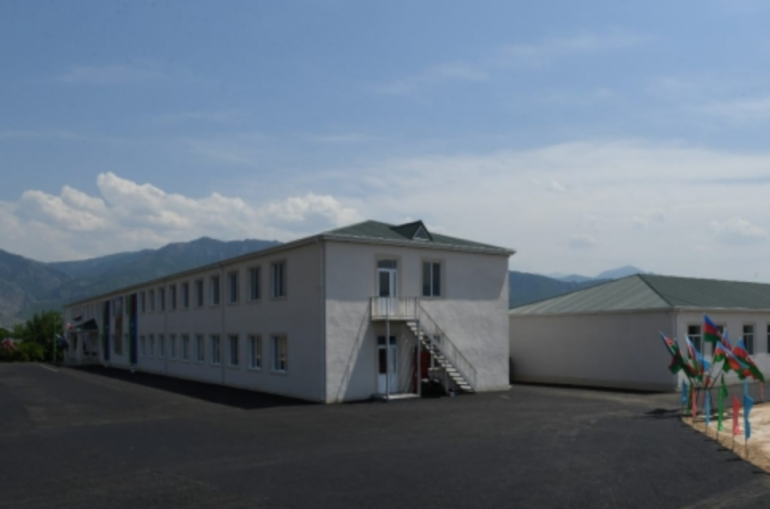 L’Azerbaïdjan a inauguré une nouvelle base militaire à la frontière de l’Arménie