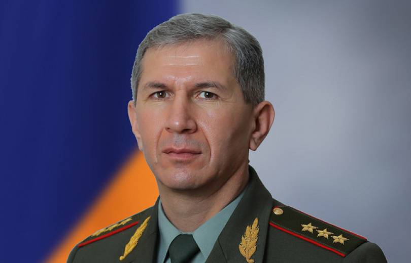 Onnik Gasparyan l’ex-chef de l’Etat-major de l’Armée arménienne affiche son soutien à Robert Kotcharian