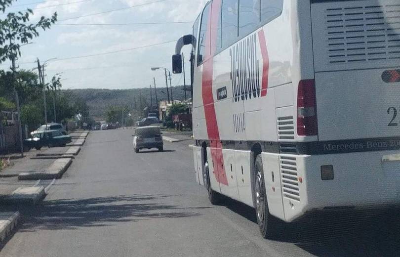 Près de 100 autobus des manifestants sont arrivés à Erévan depuis l’Artsakh pour le meeting de Robert Kotcharian vendredi