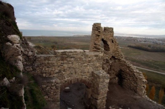 D’anciennes fortifications ouarartéennes découvertes à Van