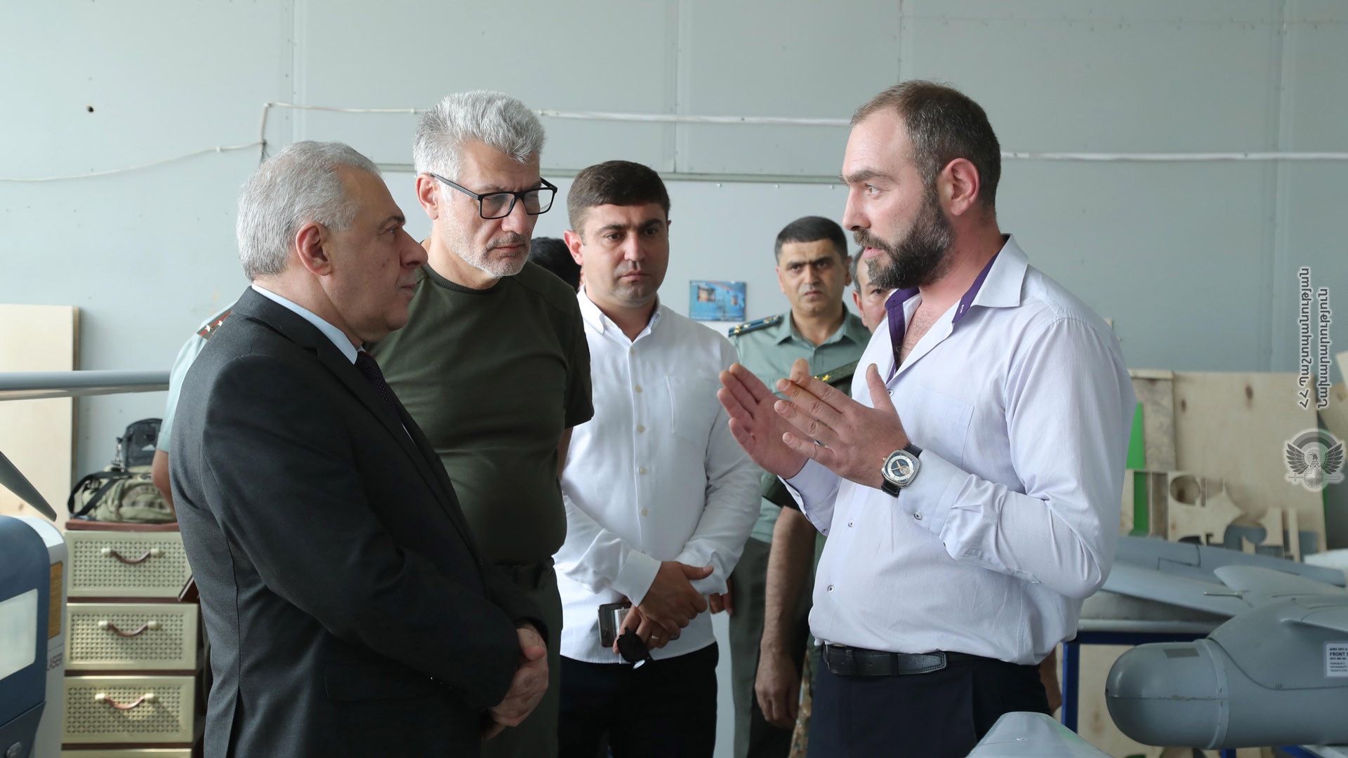 Vagharshak Harutyunyan a visité des entreprises militaro-industrielles