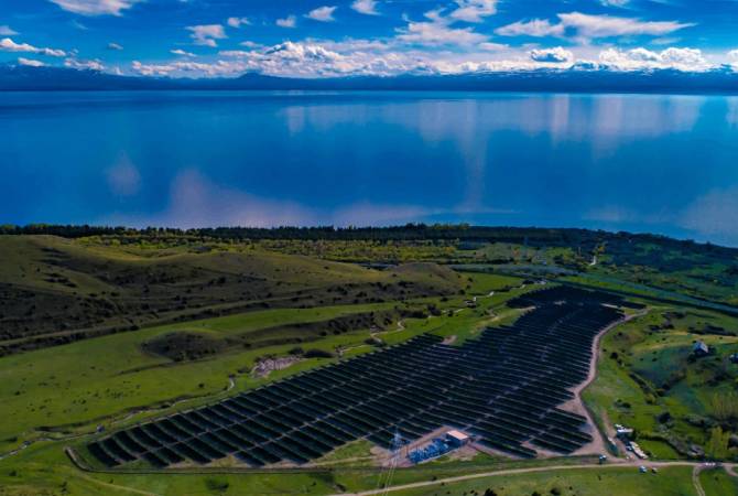 Au village de Dzapatagh près du lac Sevan sur 13 hectares fut créé une central solaire ultramoderne