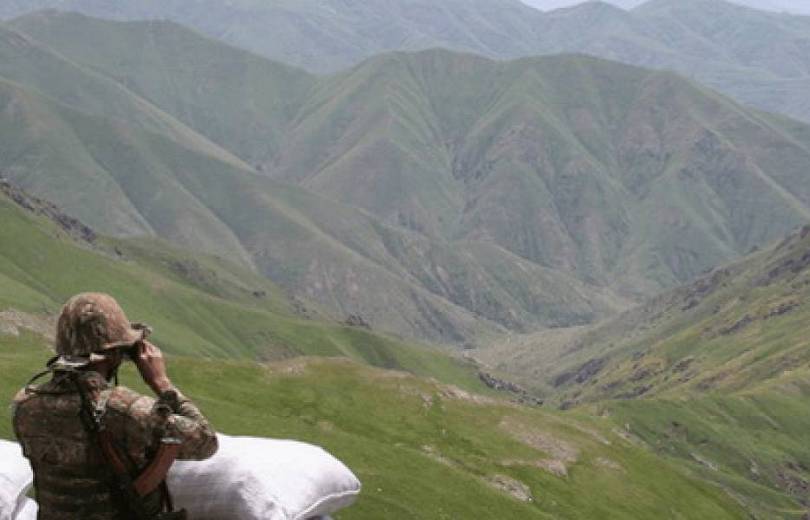 Tirs entre soldats Azéris et Arméniens près du village de Verin Shorja dans la région de Gegharkounik en Arménie, deux soldats Azéris et un soldat Arménie blessés